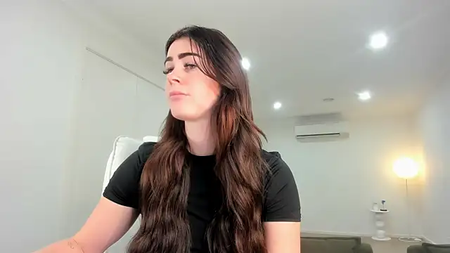 Snapshot of aus_queen chatting on 18, 10, 2025 aus queen online show from 18, 10, 2025