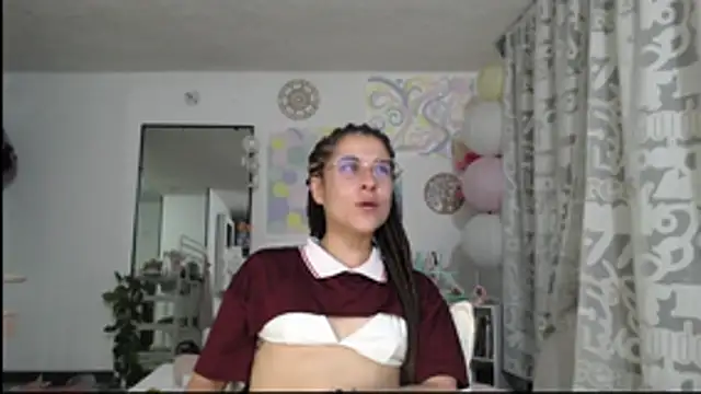 Snapshot of Hellen_dumont chatting on 8, 5, 2026 Hellen dumont online show from 8, 5, 2026