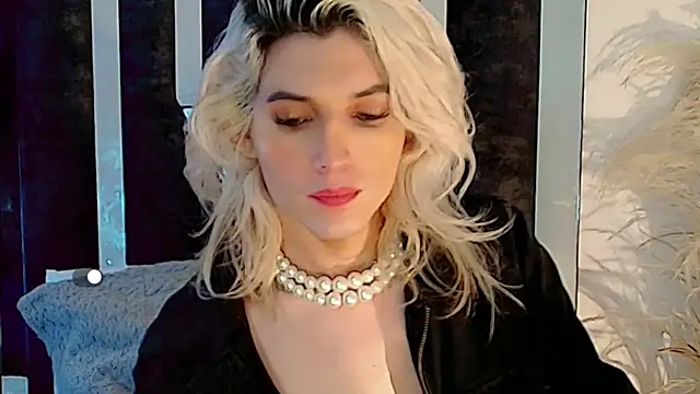 Snapshot of honey_skin chatting on 20, 7, 2026 honey skin online show from 20, 7, 2026