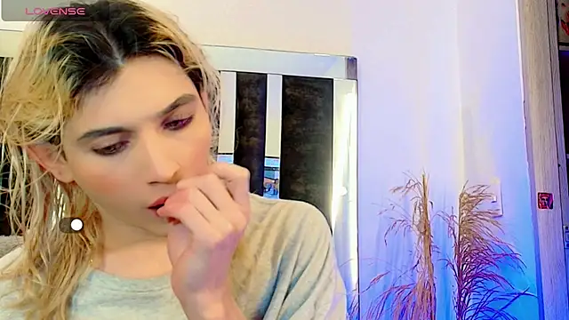 Snapshot of honey_skin chatting on 9, 11, 2025 honey skin online show from 9, 11, 2025