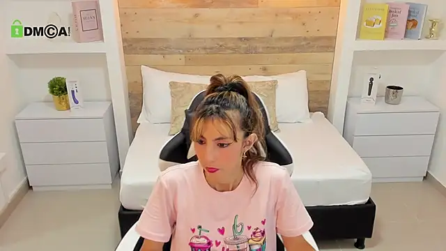 Snapshot of candy_summer28 chatting on 7, 10, 2025 candy summer28 online show from 7, 10, 2025