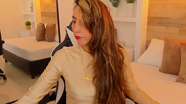 Snapshot of candy_summer28 chatting on 12, 11, 2025 candy summer28 online show from 12, 11, 2025