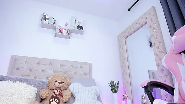 lorennahernandez01 online show from 8, 2, 2026