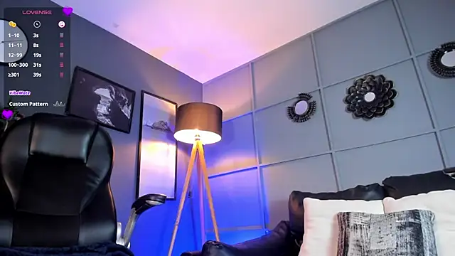 helenaduque  online show from 23, 2, 2025
