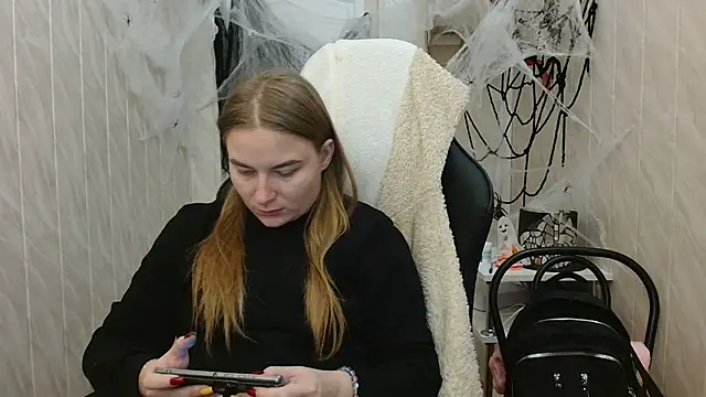 Snapshot of ElenaMaeer chatting on 28, 10, 2025 ElenaMaeer online show from 28, 10, 2025