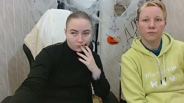 Snapshot of ElenaMaeer chatting on 1, 11, 2025 ElenaMaeer online show from 1, 11, 2025