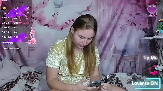 Snapshot of ElenaMaeer chatting on 10, 10, 2025 ElenaMaeer online show from 10, 10, 2025