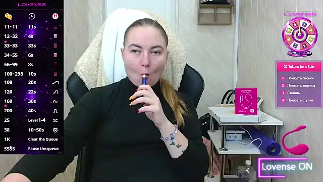 Snapshot of ElenaMaeer chatting on 8, 11, 2025 ElenaMaeer online show from 8, 11, 2025
