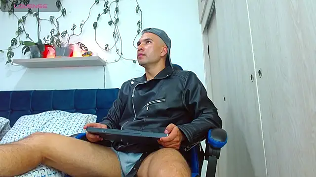 Snapshot of dorian_h_ chatting on 17, 7, 2026 dorian h online show from 17, 7, 2026