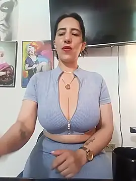 Snapshot of christine-x chatting on 8, 7, 2026 christine-x online show from 8, 7, 2026