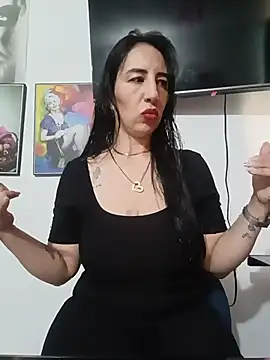 Snapshot of christine-x chatting on 23, 7, 2026 christine-x online show from 23, 7, 2026