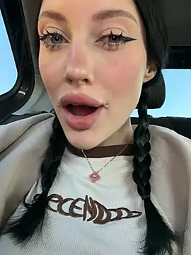 Melissa crazy online show from 8, 4, 2026