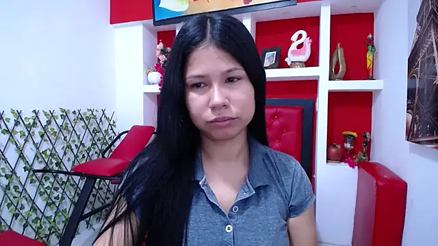 Letty Plugxo online show from 2, 12, 2025