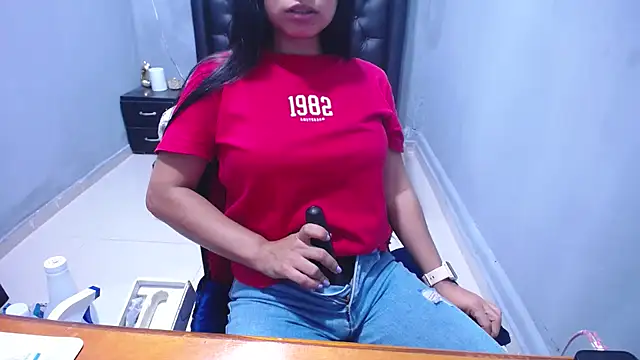 Letty Plugxo online show from 4, 3, 2026