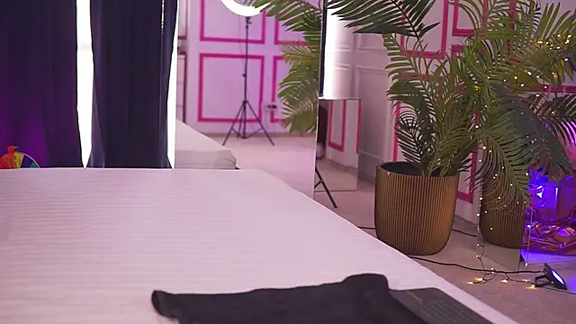 MissMooon online show from 4, 3, 2025