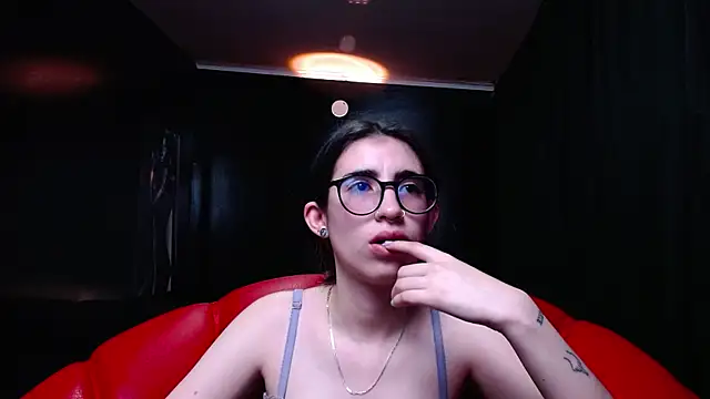 LenaRoses online show from 7, 2, 2025
