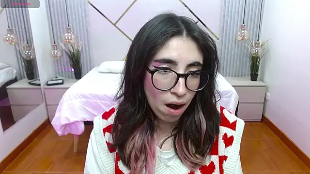 LenaRoses online show from 8, 9, 2025