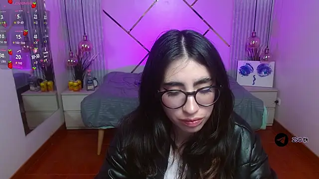 Snapshot of LenaRoses chatting on 8, 7, 2026 LenaRoses online show from 8, 7, 2026