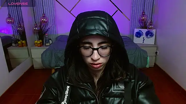 Snapshot of LenaRoses chatting on 7, 7, 2026 LenaRoses online show from 7, 7, 2026