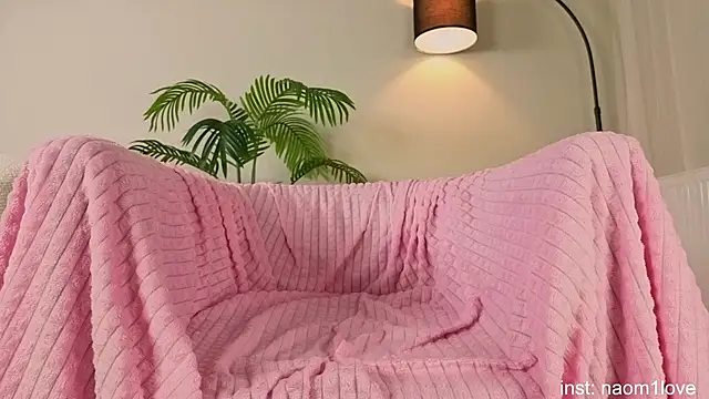 Naomi Girly online show from 13, 4, 2026