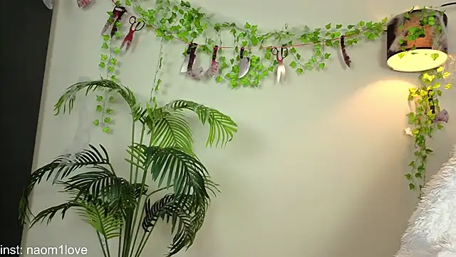 Naomi Girly online show from 31, 10, 2025