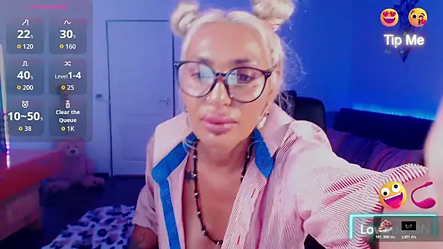 Snapshot of beauty_chl0e chatting on 29, 5, 2026 beauty chl0e online show from 29, 5, 2026
