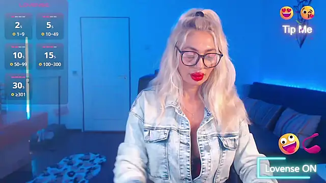 Snapshot of beauty_chl0e chatting on 22, 11, 2025 beauty chl0e online show from 22, 11, 2025