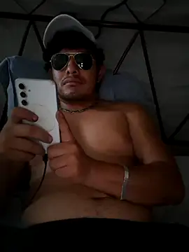 Snapshot of GusssHOT chatting on 3, 10, 2025 GusssHOT online show from 3, 10, 2025