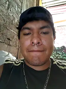 Snapshot of GusssHOT chatting on 2, 4, 2026 GusssHOT online show from 2, 4, 2026