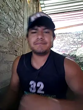 Snapshot of GusssHOT chatting on 15, 4, 2026 GusssHOT online show from 15, 4, 2026