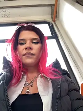 Snapshot of RiriRoseey chatting on 5, 11, 2025 RiriRoseey online show from 5, 11, 2025