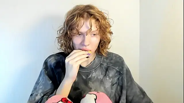 Snapshot of StellaDavis chatting on 21, 10, 2025 StellaDavis online show from 21, 10, 2025