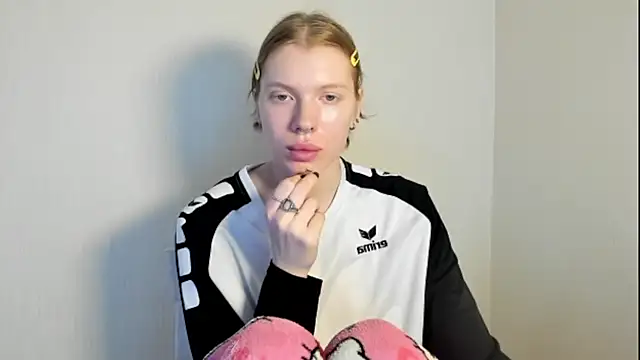 StellaDavis online show from 6, 11, 2025