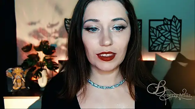 Snapshot of MissBeverlyMills chatting on 5, 2, 2025 MissBeverlyMills online show from 5, 2, 2025