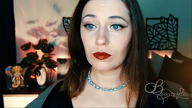 Snapshot of MissBeverlyMills chatting on 5, 2, 2025 MissBeverlyMills online show from 5, 2, 2025