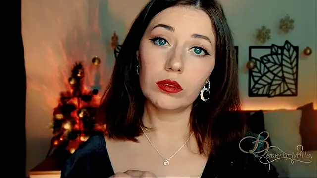 Snapshot of MissBeverlyMills chatting on 1, 1, 2025 MissBeverlyMills online show from 1, 1, 2025