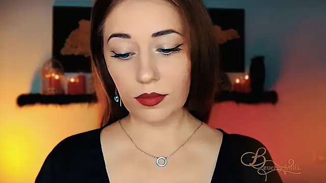 Snapshot of MissBeverlyMills chatting on 6, 11, 2025 MissBeverlyMills online show from 6, 11, 2025