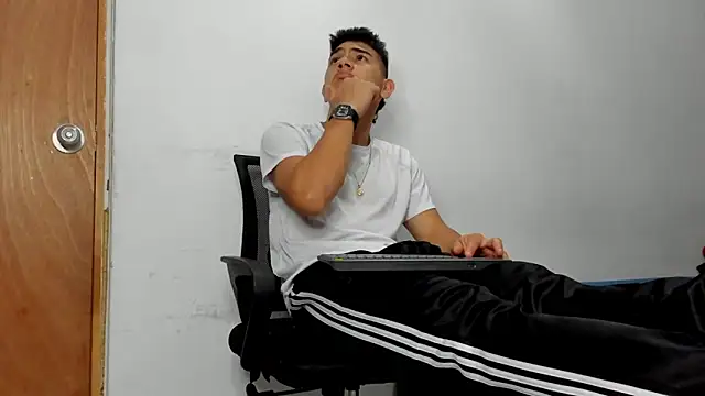 andrew rose  online show from 8, 4, 2026