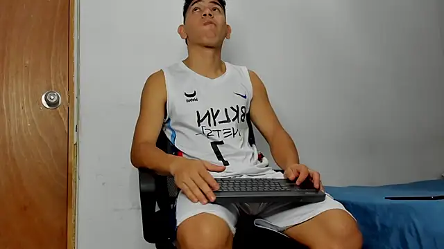 andrew rose  online show from 21, 4, 2026