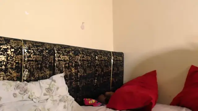 Snapshot of Missthigh chatting on 5, 4, 2026 Missthigh online show from 5, 4, 2026