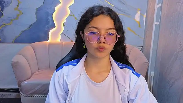 victoria castillo b online show from 20, 4, 2026