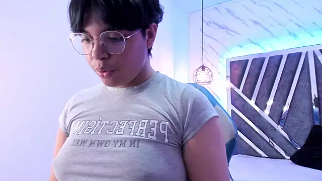 Emmapark  online show from 10, 2, 2025