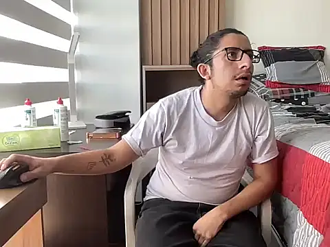 littlelatinhunter online show from 1, 12, 2025