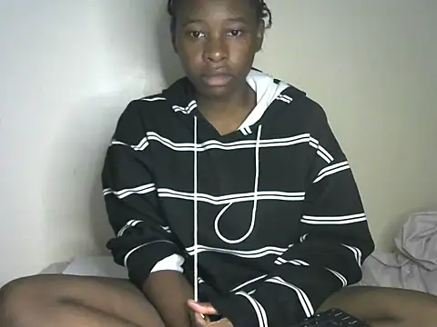 Snapshot of Novah_ chatting on 23, 4, 2026 Novah online show from 23, 4, 2026