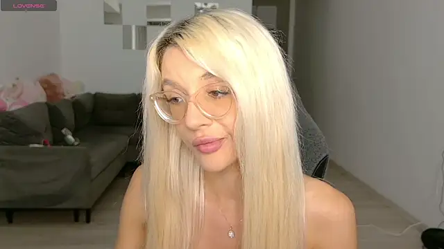 Snapshot of LovelyBianca chatting on 8, 6, 2026 LovelyBianca online show from 8, 6, 2026