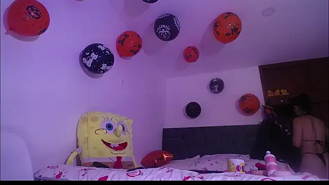 Snapshot of Yinn_Silver chatting on 28, 10, 2025 Yinn Silver online show from 28, 10, 2025