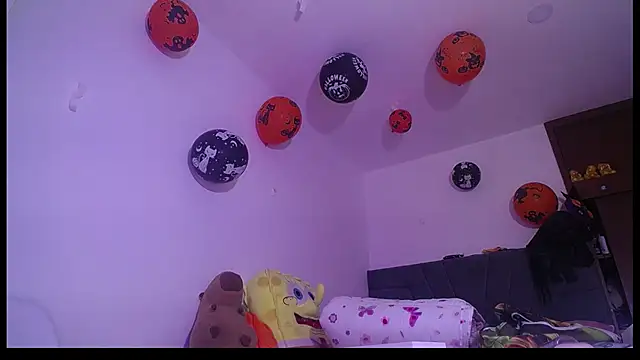 Snapshot of Yinn_Silver chatting on 1, 11, 2025 Yinn Silver online show from 1, 11, 2025