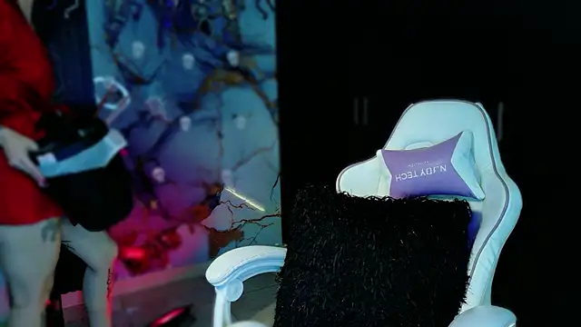 Madison Jackson online show from 10, 11, 2025