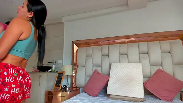 Snapshot of emilyparkerr01 chatting on 29, 10, 2025 emilyparkerr01 online show from 29, 10, 2025