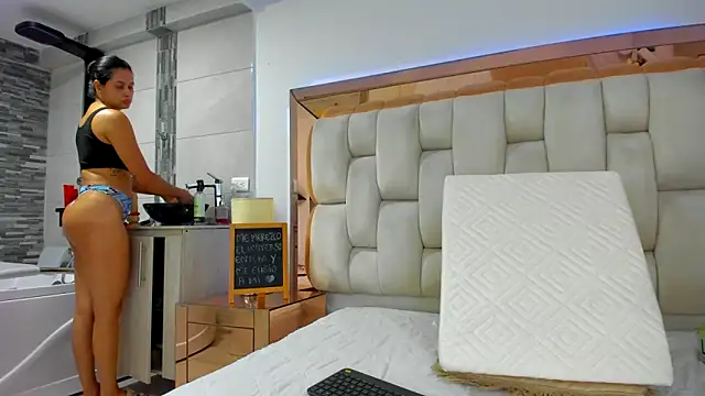 Snapshot of emilyparkerr01 chatting on 16, 10, 2025 emilyparkerr01 online show from 16, 10, 2025